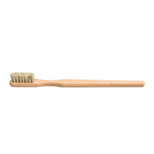 Carica l&#39;immagine nel visualizzatore di Gallery, Brosse à dents bois de hêtre et poils naturels fabrication artisanale | Novela-Global.fr