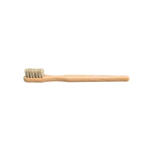 Carica l&#39;immagine nel visualizzatore di Gallery, Brosse à dents bois de hêtre et poils naturels fabrication artisanale | Novela-Global.fr