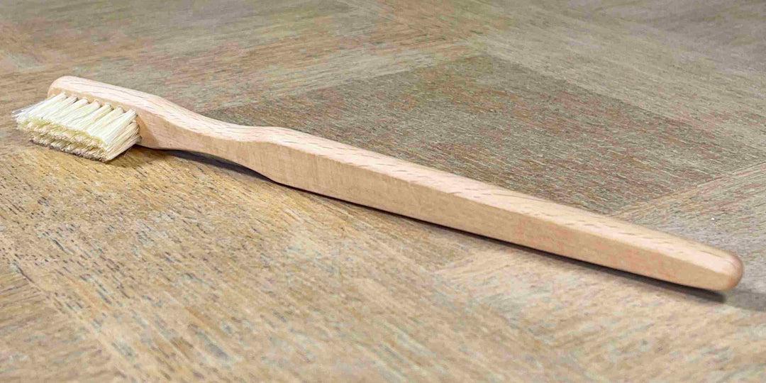 Brosse à dents en bois de hêtre à poils naturels, entièrement compostable et fabriquée en Allemagne
