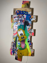 Laden Sie das Bild in den Galerie-Viewer, Tableau Pop Art Pluto coloré, inspiré de Disney, réalisé à la main avec des matériaux recyclés et de la peinture acrylique.