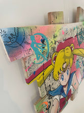Charger l&#39;image dans la galerie, Tableau pop art Sailor Moon sur palette en bois, avec couleurs vives et détails uniques.