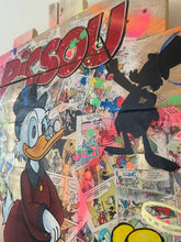 Carica l&#39;immagine nel visualizzatore di Gallery, Tableau POP art Picsou en bois de palette, avec couleurs vives, extraits de BD et détails en acrylique.