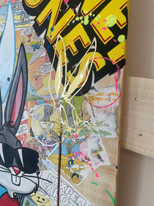 Tableau Pop Art Bugs Bunny with vibrant colors and comic book style design, showcasing iconic character details.