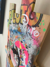 Carica l&#39;immagine nel visualizzatore di Gallery, Tableau Pop Art Pluto sur bois de palette signé Vincent STREIFF®
