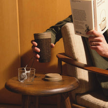 Laden Sie das Bild in den Galerie-Viewer, Gobelet réutilisable fabriqué à base de café - Novela