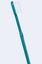 Load image into Gallery viewer, Brosse à dents française Caliquo bleue avec tête rechargeable en bioplastique, vue de côté, durable et écologique.
