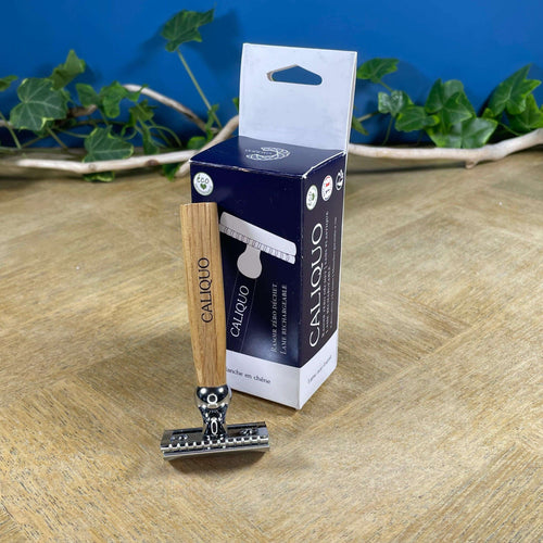 Rasoir de sureté en chêne Caliquo avec emballage, produit zéro déchet fabriqué en France.
