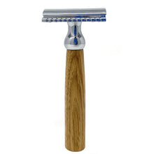 Charger l&#39;image dans la galerie, Rasoir de sureté en chêne, fabriqué en France, écologique et durable, avec manche en bois naturel.