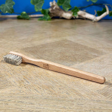 Carica l&#39;immagine nel visualizzatore di Gallery, Brosse à dents poils naturels et bois de hêtre | Novela