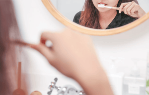 Brosse à dents rechargeable en bois chêne poils mediums | Novela