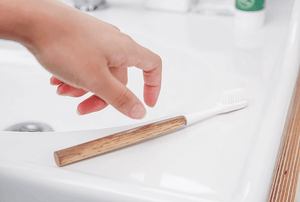 Brosse à dents rechargeable en bois chêne poils mediums | Novela