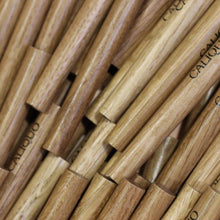 Charger l&#39;image dans la galerie, Brosse à dents rechargeable en bois chêne poils mediums | Novela